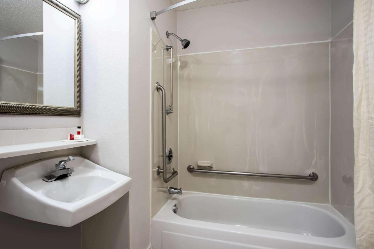 Travelodge By Wyndham Fort Wayne North Εξωτερικό φωτογραφία