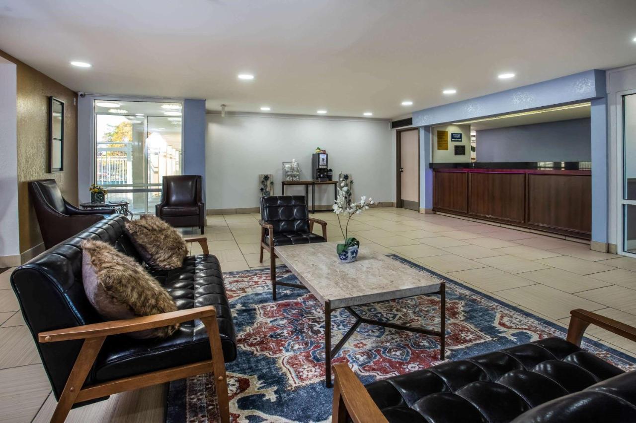 Travelodge By Wyndham Fort Wayne North Εξωτερικό φωτογραφία