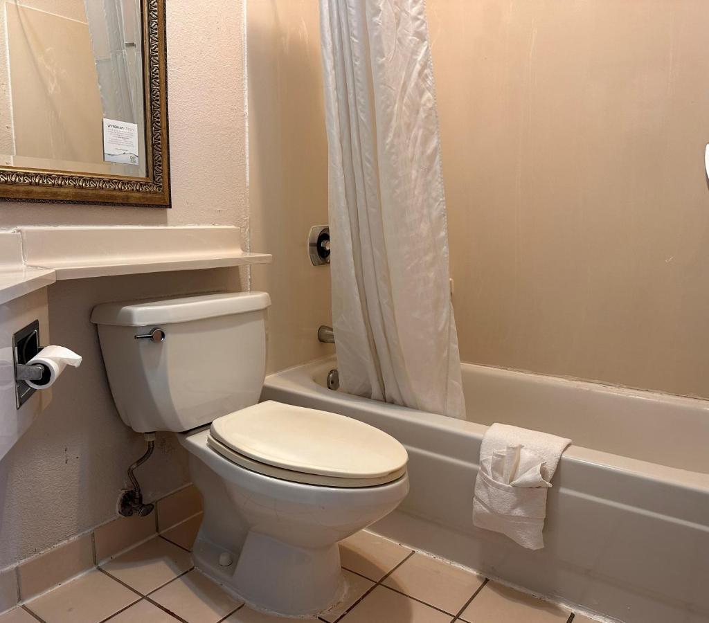 Travelodge By Wyndham Fort Wayne North Εξωτερικό φωτογραφία
