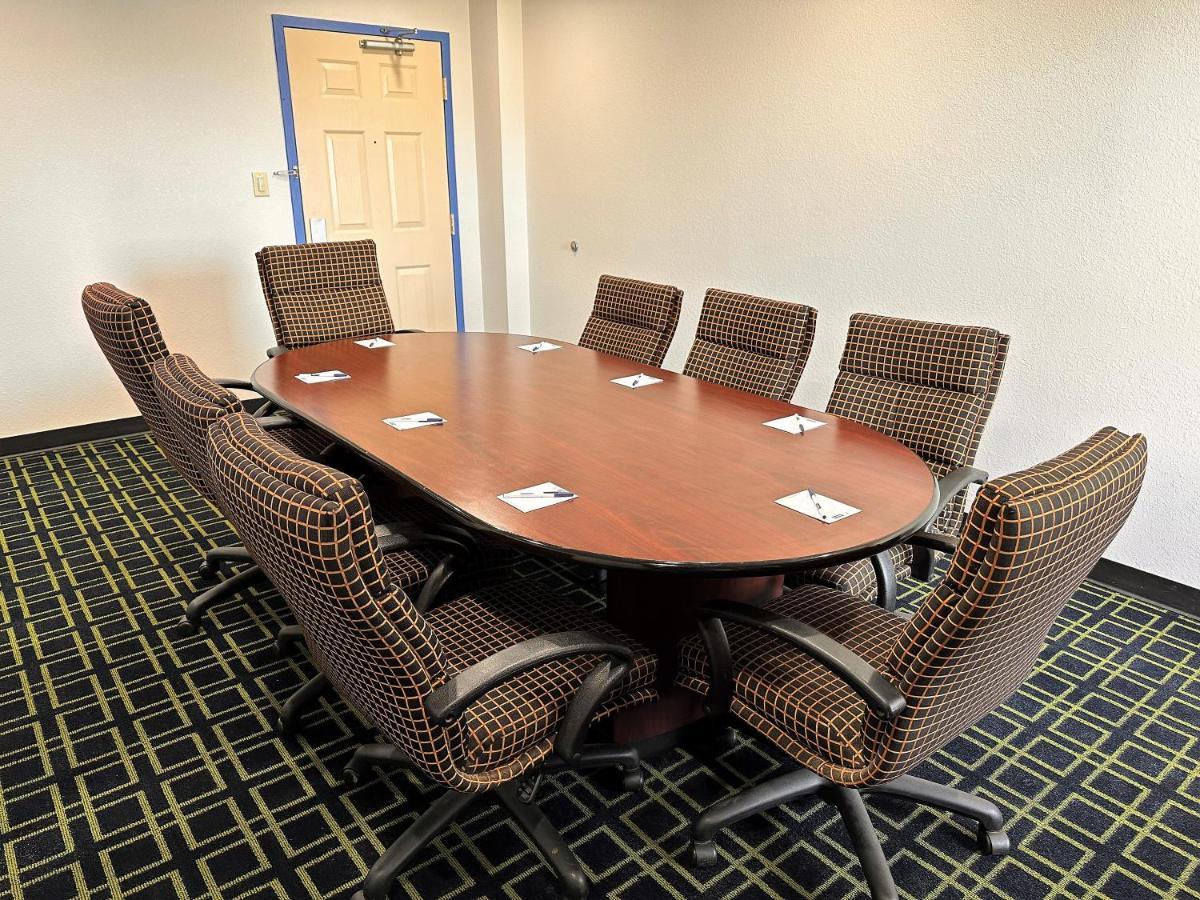 Travelodge By Wyndham Fort Wayne North Εξωτερικό φωτογραφία