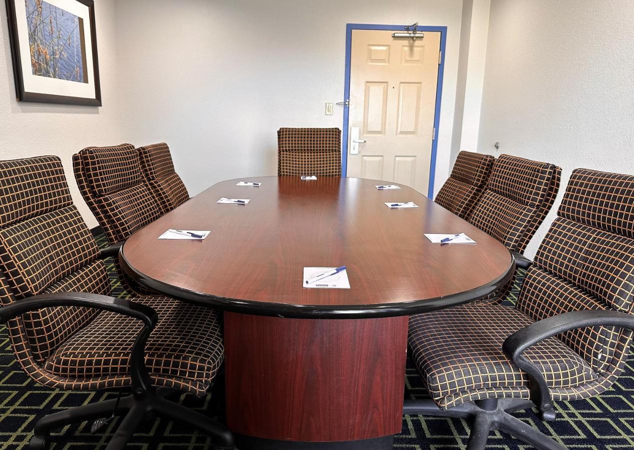 Travelodge By Wyndham Fort Wayne North Εξωτερικό φωτογραφία
