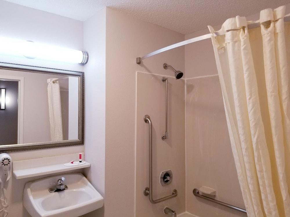 Travelodge By Wyndham Fort Wayne North Εξωτερικό φωτογραφία