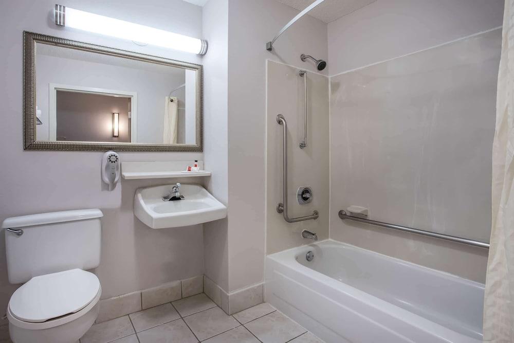 Travelodge By Wyndham Fort Wayne North Εξωτερικό φωτογραφία