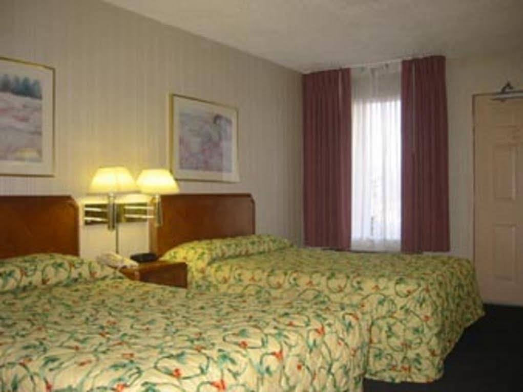 Travelodge By Wyndham Fort Wayne North Εξωτερικό φωτογραφία