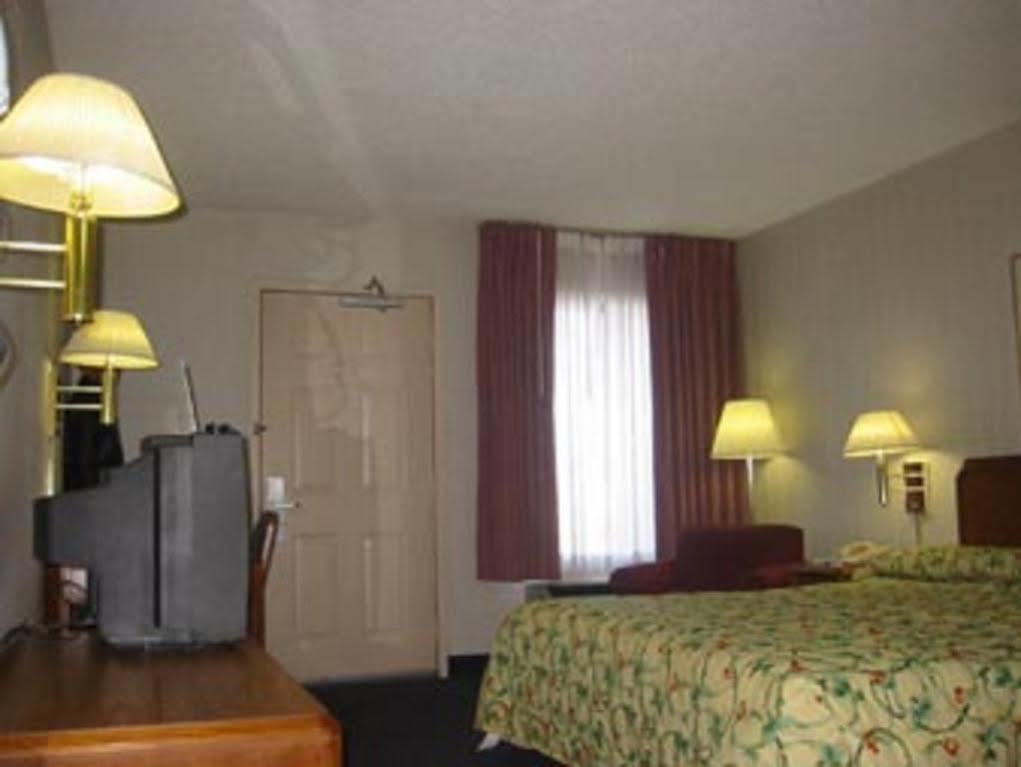 Travelodge By Wyndham Fort Wayne North Εξωτερικό φωτογραφία